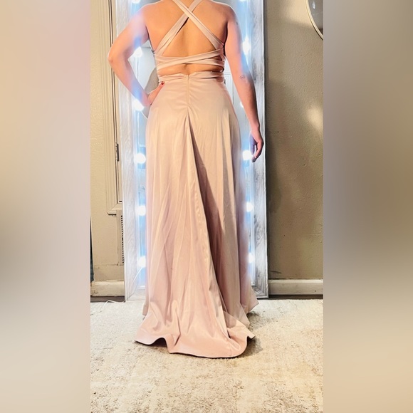 Beautiful woman’s dress! For weddings, prom, or cocktail, good condition. - Picture 4 of 5